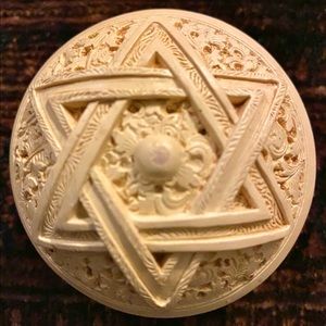 Delicate round ‘Star of David’ decorative box